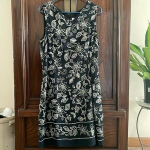 Max Studio large black rayon flowery dress lined. Gently used